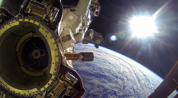 Астронавты NASA засняли работу в космосе на GoPro (видео)