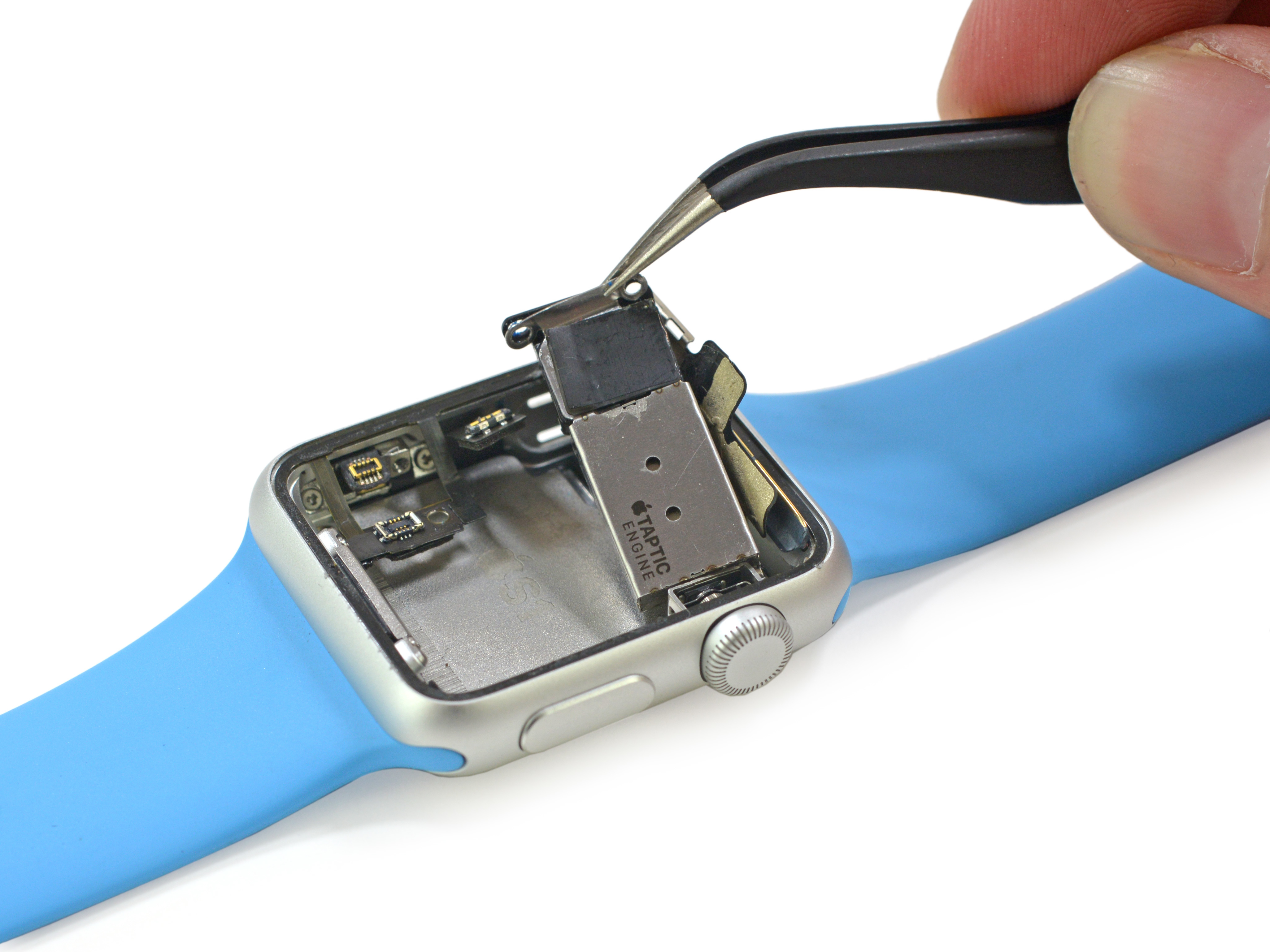 Ремонт часов iwatch. Apple watch IFIXIT. Apple watch 7 IFIXIT. Эпл вотч таптик энджин. Apple watch разобранные.