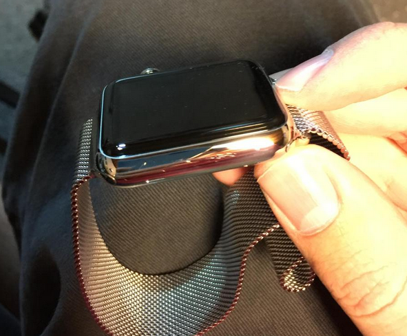 Корпус Apple Watch быстро царапается (3 фото)