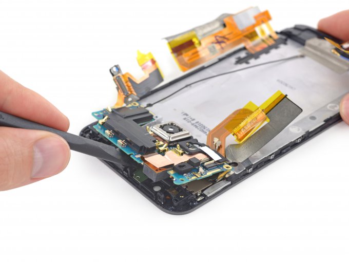 Флагман HTC One M9 получил двойку по ремонтопригодности (11 фото)