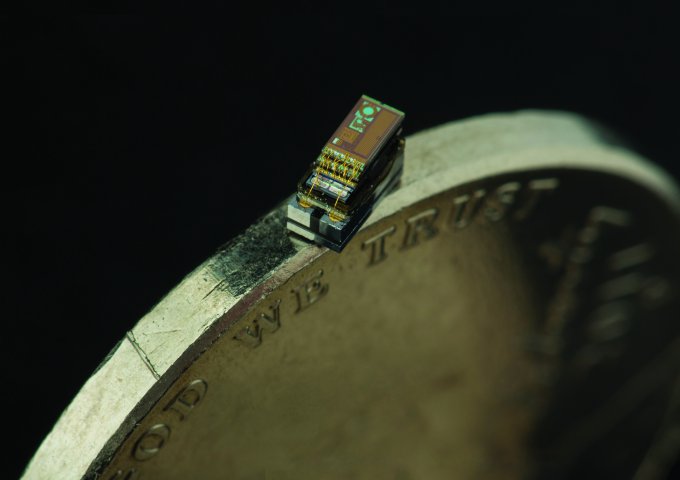 A computer has been created 1 mm (3 photos + video)