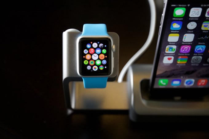 Зарядная док-станция для Apple Watch и iPhone (6 фото)