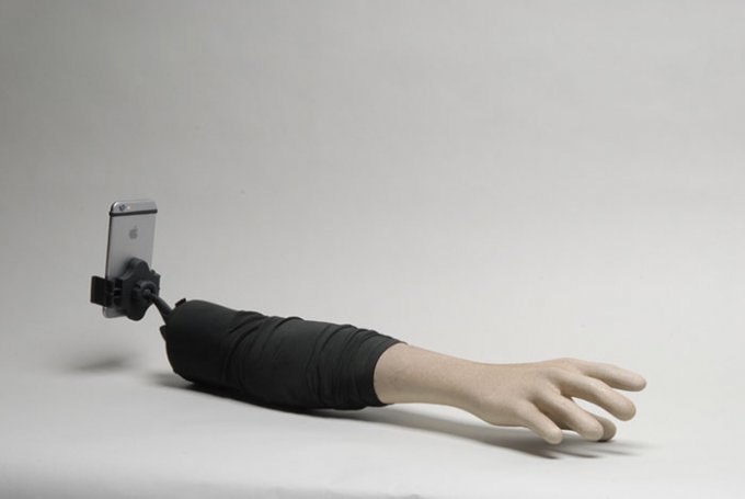 Палка для селфи в форме руки (7 фото)