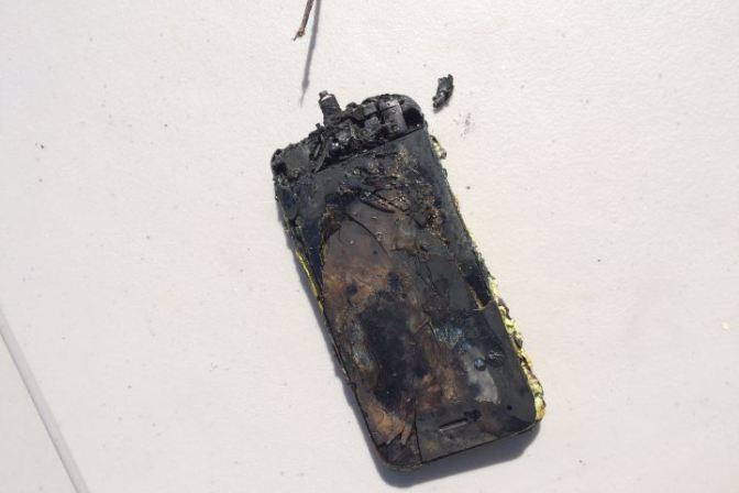Воспламенившийся iPhone нанёс увечья своему владельцу (7 фото)