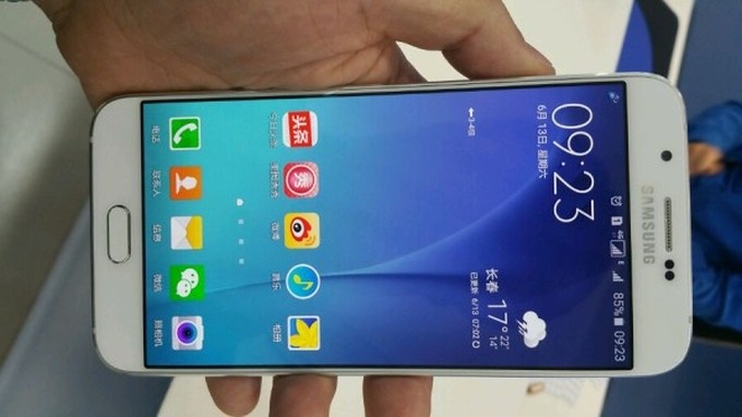 Спецификации и первые живые фото Samsung Galaxy A8 (4 фото)