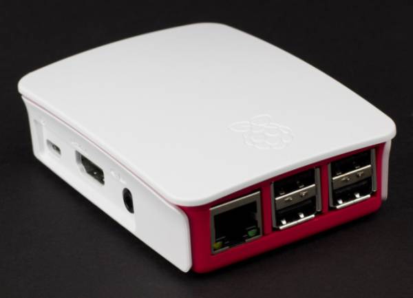 Raspberry Pi получил первый фирменный корпус (4 фото)