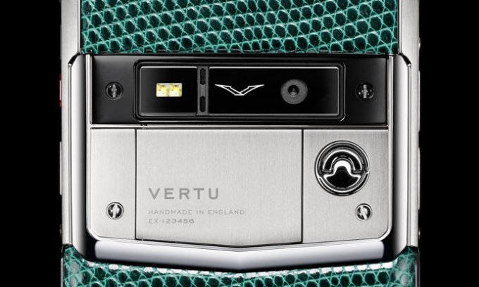 Премиальная линейка смартфонов Vertu с кожей ящерицы (4 фото)