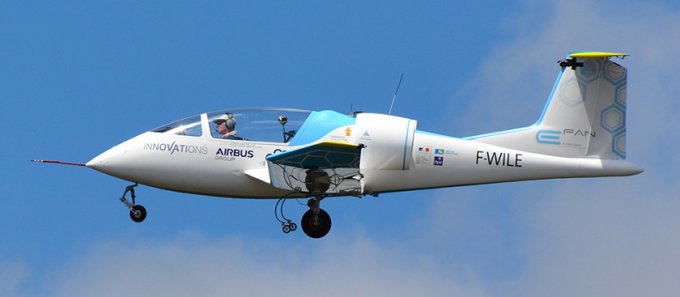 Электрический двухместный самолёт от Airbus (6 фото + 2 видео)