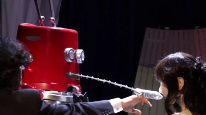 Первую в мире свадьбу роботов провели в Японии (4 фото + видео)