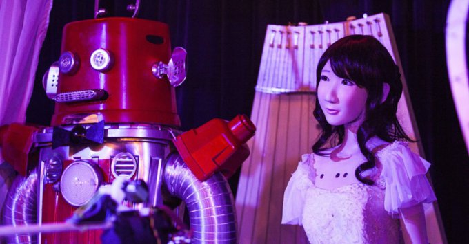 Первую в мире свадьбу роботов провели в Японии (4 фото + видео)