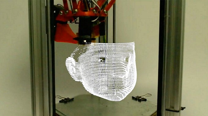 Энтузиаст создал трёхмерный световой портрет с помощью 3D-принтера (видео)