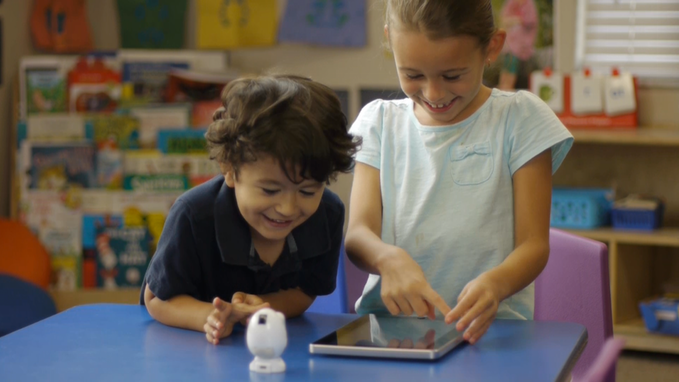 Интерактивная развивающая игрушка для детей (4 фото + видео)