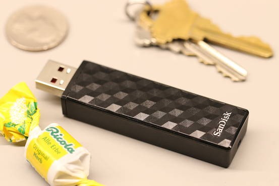 SanDisk анонсировала USB-накопитель с Wi-Fi (3 фото)
