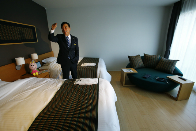 В Японии заработал первый в мире роботизированный отель (17 фото + видео)