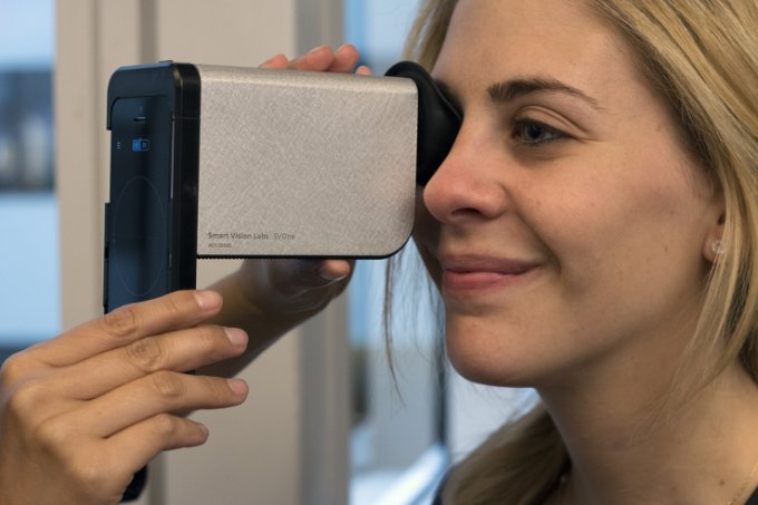 SVOne — портативный аппарат для проверки зрения (6 фото + видео)