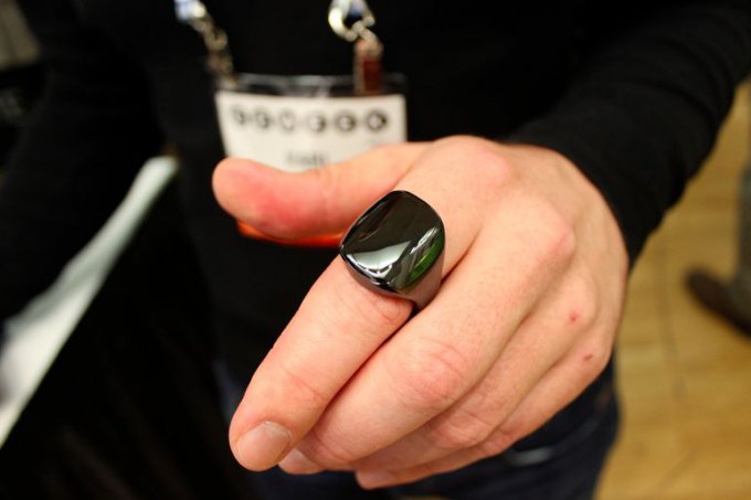 Activity tracker in the form of a ring (14 photos)
