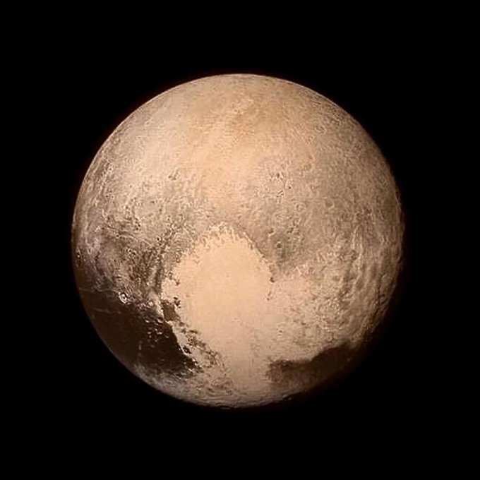 Получен первый качественный снимок Плутона от исследовательской станции New Horizons (3 фото)
