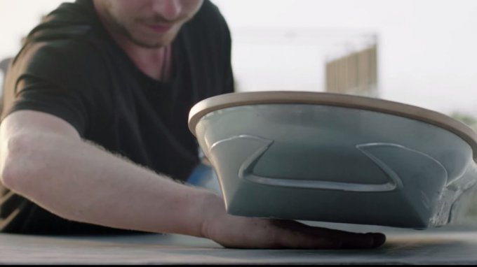 Lexus продолжает интриговать своей разработкой ховерборда (видео)
