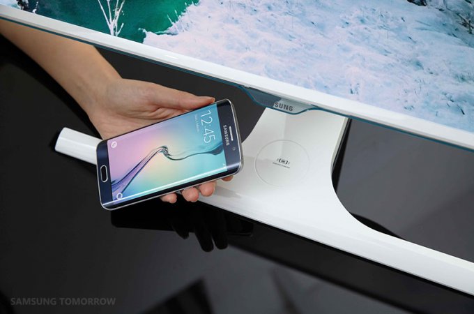 Samsung выпускает первый в мире монитор с встроенной беспроводной зарядкой (3 фото + видео)