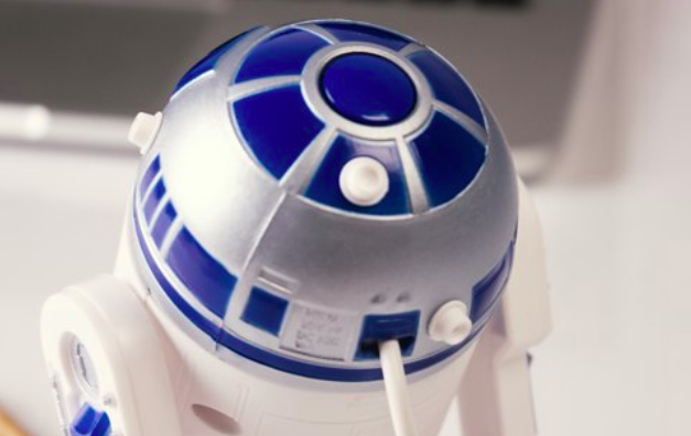 Настольный пылесос в формате дроида R2-D2 из Звёздных войн (3 фото)