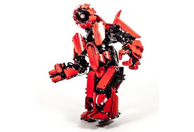 Робот из LEGO, управляемый с помощью экзоскелета (2 видео)