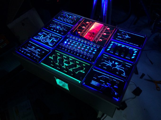 Рабочее место в виде пульта управления космическим кораблём (40 фото)