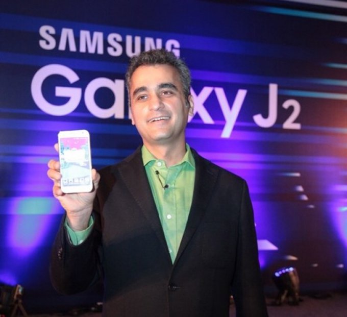 Samsung Galaxy J2 — доступный смартфон с двумя SIM-картами и 4G (5 фото)