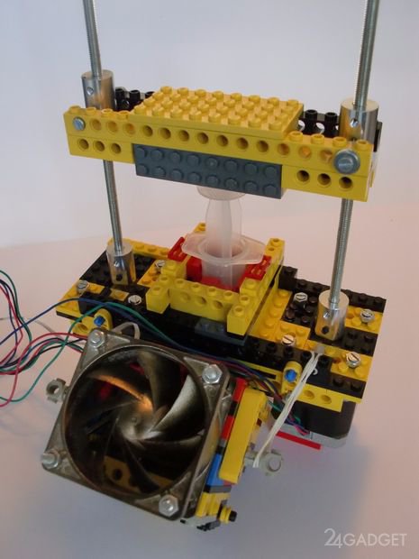 Lego 3D printer prints chocolate (6 photos + video)