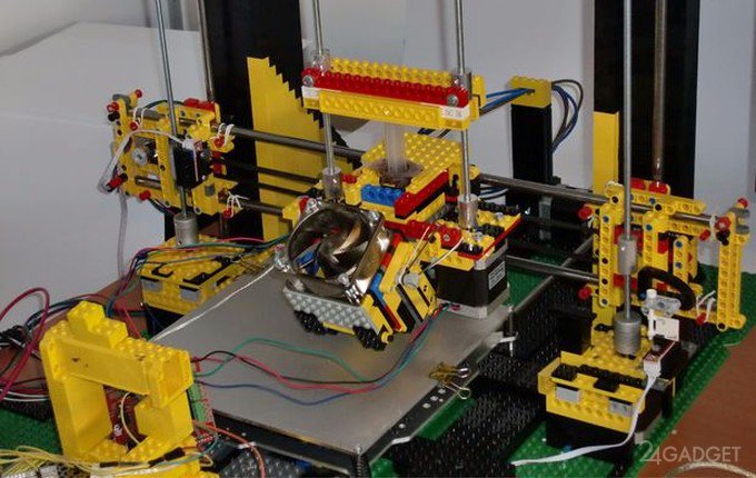 3D-принтер из LEGO печатает шоколадом (6 фото + видео)
