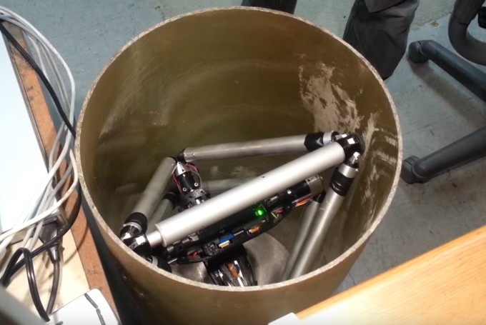 Робот-чистильщик труб (3 фото + 2 видео)