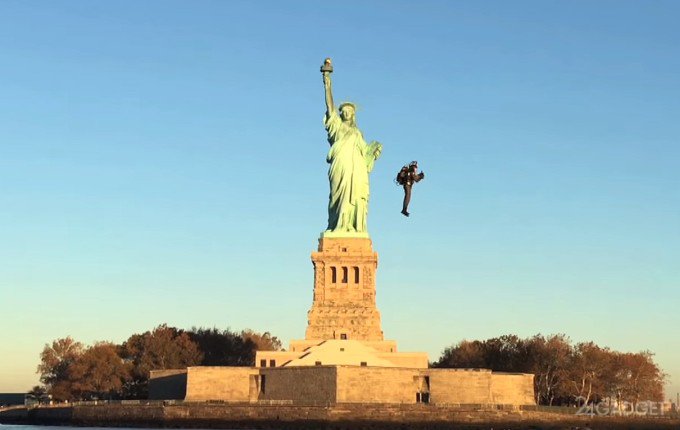 Первый полёт с реактивным ранцем у Статуи Свободы (2 видео)
