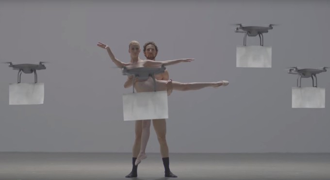видео голых танцоров
