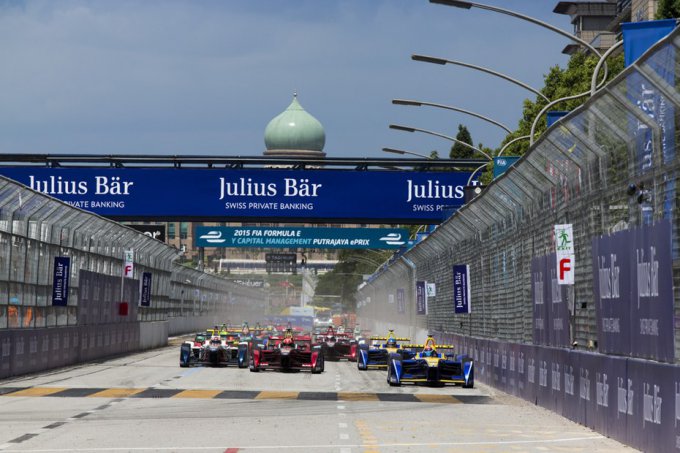 Гонки беспилотных машин в стиле Formula 1 (3 фото)