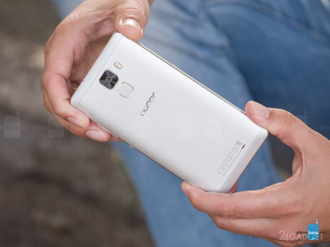 Huawei представила улучшенную версию Honor 7 (8 фото)