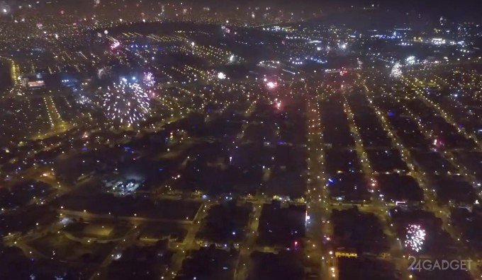 Квадрокоптер заснял фейерверки над городом (видео)