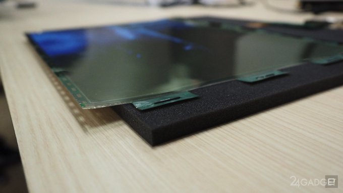 Поразительно тонкий и гибкий OLED-экран (12 фото + 2 видео)