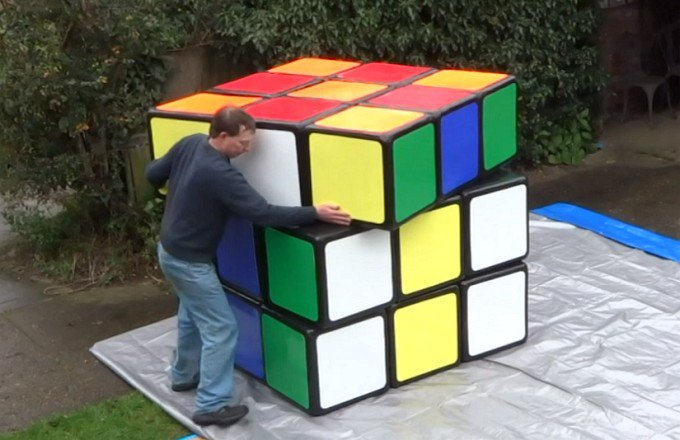 Самый большой в мире функционирующий кубик Рубика весом 100 кг (видео)