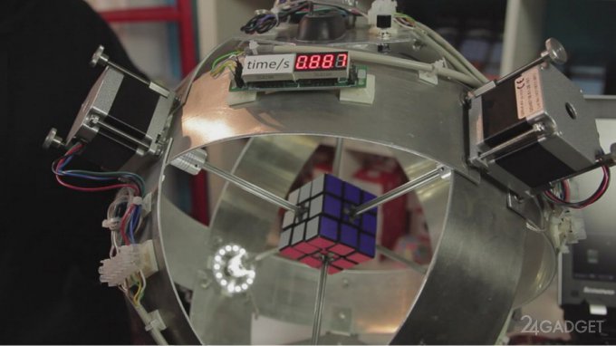 Робот установил очередной рекорд на сборке кубика Рубика (3 фото + 2 видео)