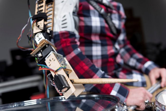 Роботизированная рука для барабанщика (3 фото + видео)