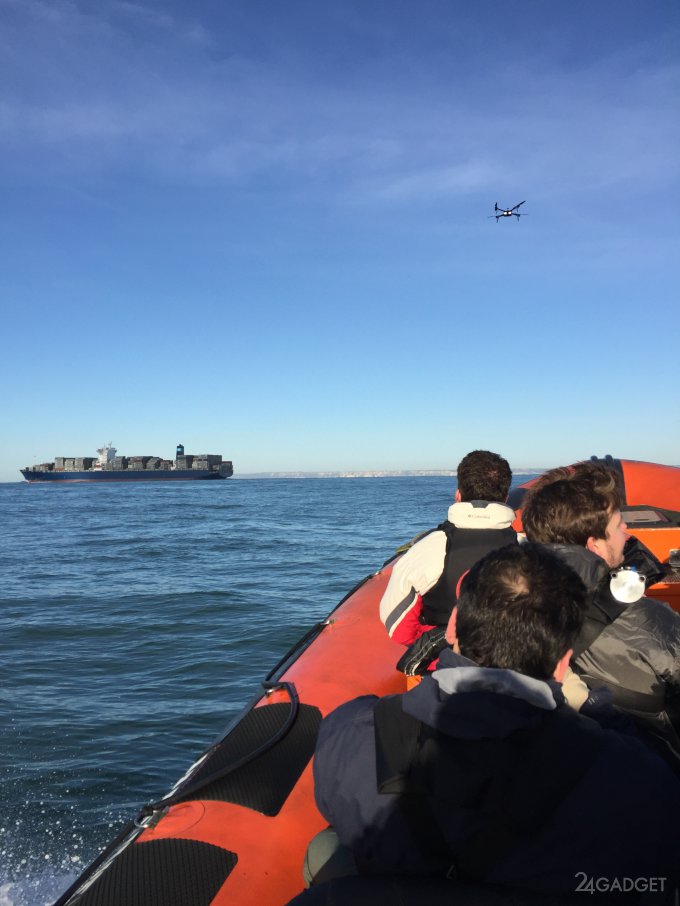 Первый в мире дрон, перелетевший пролив Ла-Манш  (3 фото + видео)