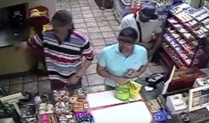 Мошенники подменили считыватель карт в магазине за 3 секунды (видео)