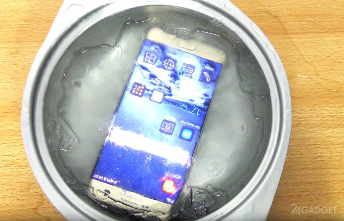 Флагманы Samsung протестировали холодом и бурной водой (2 видео)
