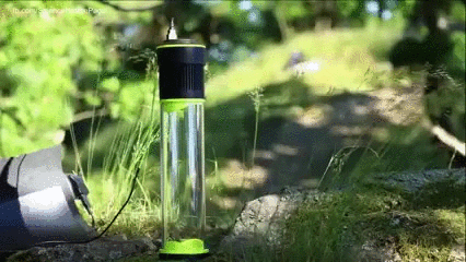 Эта бутылка добывает воду из воздуха (13 фото + видео)
