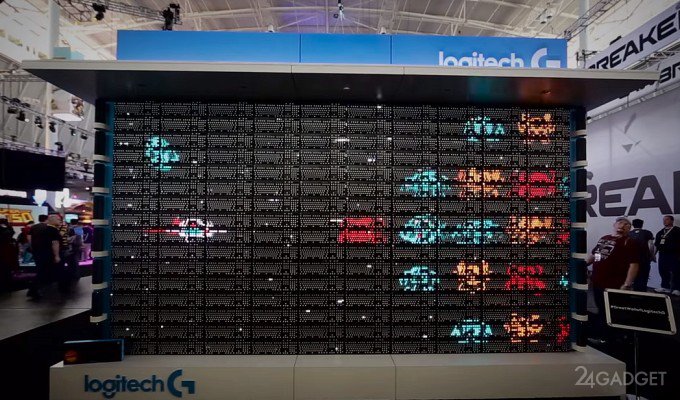 Игровые клавиатуры с подсветкой превратили в гигантский экран (3 фото + видео)
