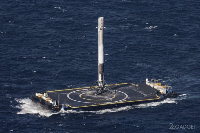 Первое успешное приземление Falcon 9 на баржу в океане (10 фото + 2 видео)