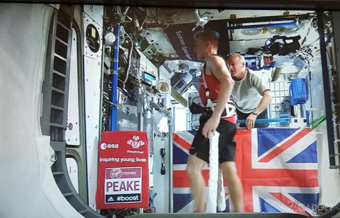 Британец пробежал марафонскую дистанцию в космосе (3 фото + видео)