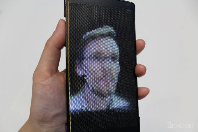 Гнущийся смартфон с голографическим дисплеем (4 фото + видео)