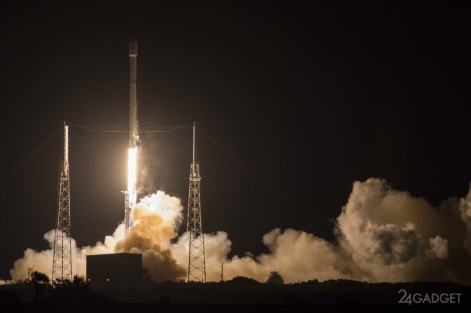 Falcon 9 снова благополучно приземлился на плавучую платформу (5 фото + видео)