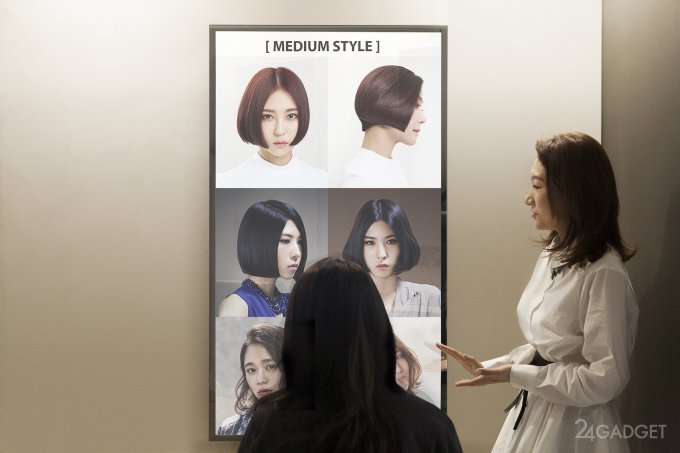 Зеркальные дисплеи Samsung установили в салоне красоты (9 фото)