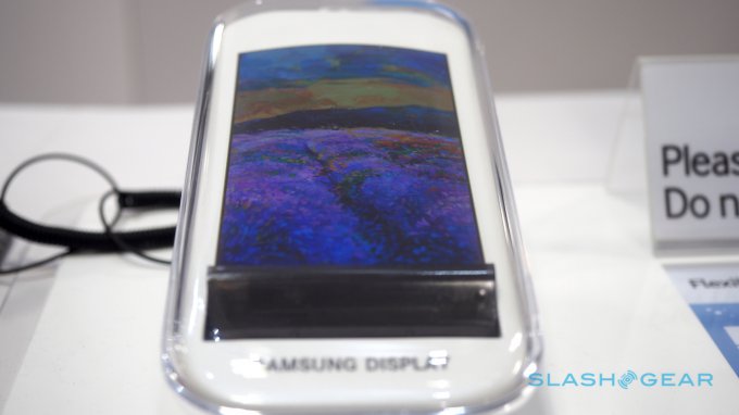 Samsung показал сворачивающийся дисплей (10 фото + видео)